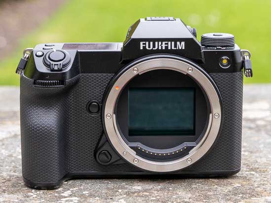 Trái tim của Fujifilm GFX 100S II là cảm biến CMOS II chiếu sáng mặt sau (BSI)