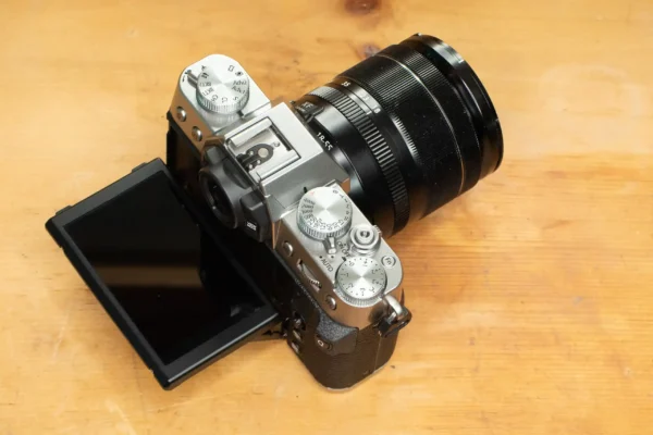 So với phiên bản X-T30 đời đầu, một trong những nâng cấp đáng giá nhất trên Fujifilm X-T30 II là màn hình LCD