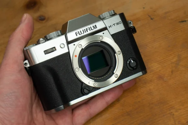Trái tim của Fujifilm X-T30 II là cảm biến X-Trans CMOS 4 kích thước APS-C (23.5 x 15.6 mm)