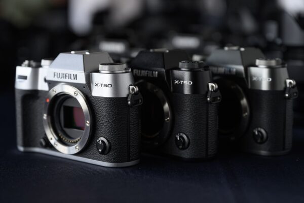 Fujifilm X-T50 không chỉ mạnh về chụp ảnh tĩnh mà còn sở hữu năng lực quay video đáng nể, đáp ứng nhu cầu của các content creator và filmmaker.