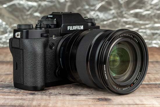 Fujifilm XF 16-80mm f/4 R OIS WR có đường kính khoảng 78.3mm và chiều dài 88.9mm