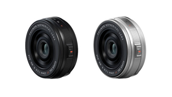 Điểm nhấn đầu tiên và cũng là yếu tố tạo nên sức hút mạnh mẽ của FUJIFILM XF 23mm f/2.8 R WR chính là kích thước cực kỳ ấn tượng