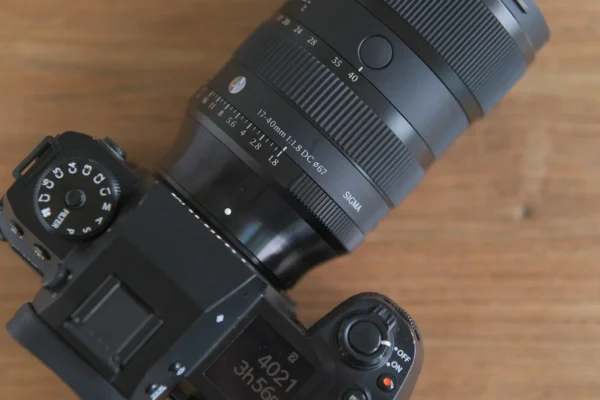 Với tổ hợp tính năng và chất lượng quang học của mình, Sigma 17-40mm f/1.8 DC Art For Fujifilm X hướng tới một số nhóm người dùng cụ thể