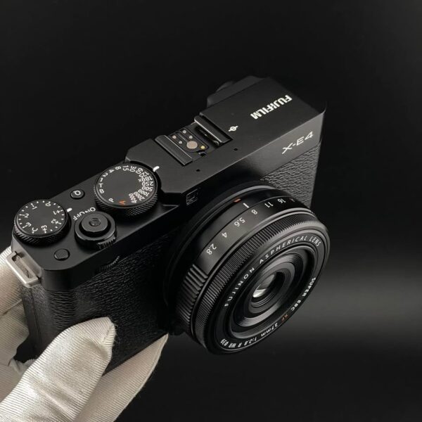 Tổng quan về máy ảnh Fujifilm X-E4 cũ, đã qua sử dụng