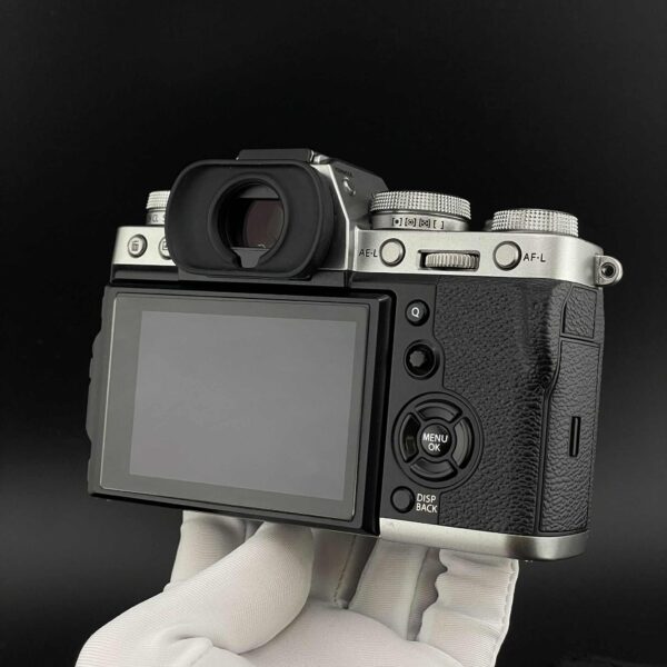 Kính ngắm điện tử OLED của Fujifilm XT3 có độ phân giải 3.69 triệu điểm với độ phóng đại 0.75x