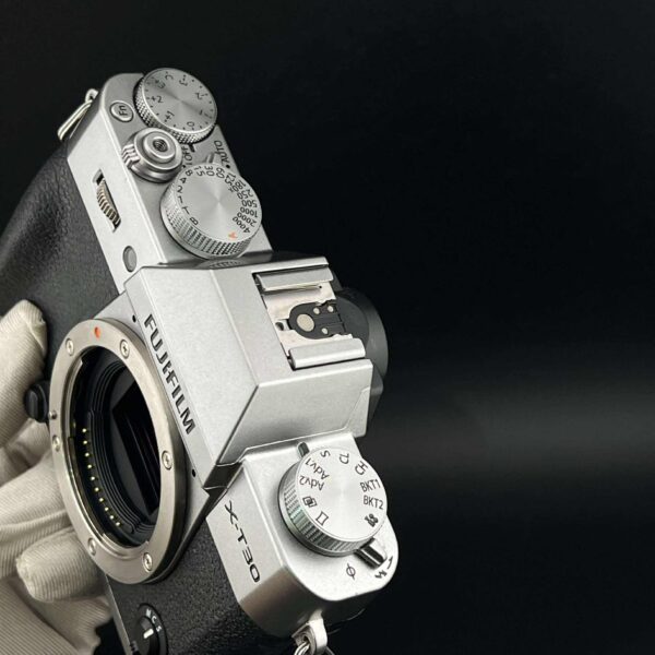 Thiết Kế Cổ Điển - Yếu Tố Khiến Fujifilm X-T30 Luôn Được Săn Đón